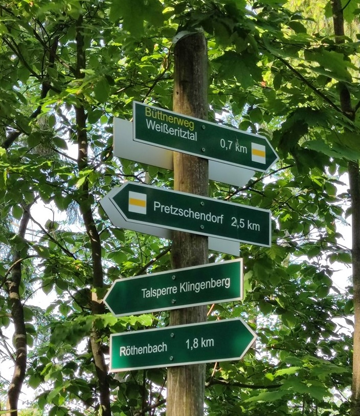 Wanderwegschild_Ausschnitt.jpg